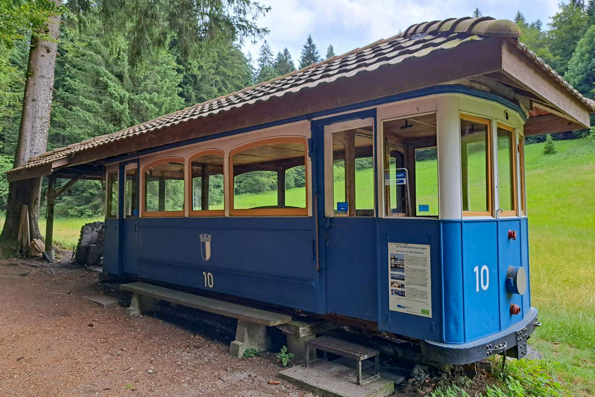 Tramstation im Chilewald, heute genutzt als Picknick-Unterstand mit Feuerstelle.