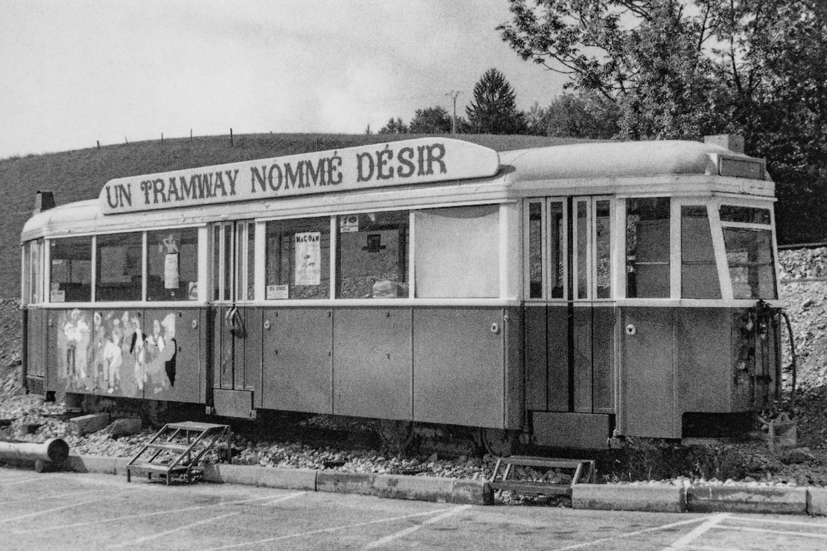Ausrangierter Tramwagen als Verpflegungsbude in Morbier (Frankreich) im Oktober 1991. (Foto P. F. Schneeberger)