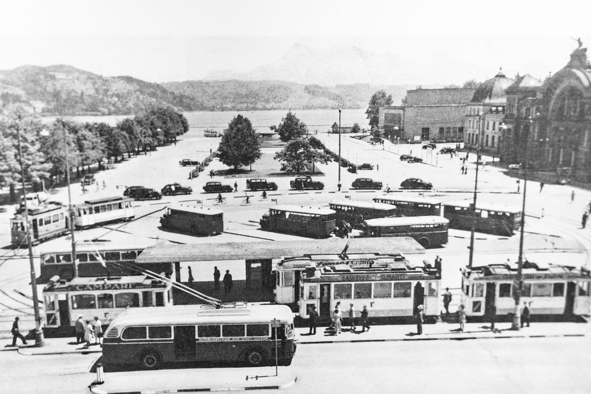 Sicht auf den Bahnhofplatz Luzern um 1945. (J. Schneider, Luzern)